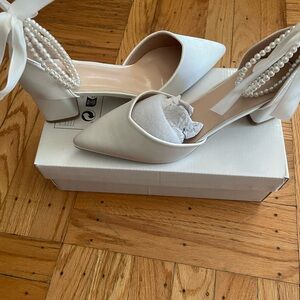 Elegant ivory Pearl-Embellished Women's Shoes